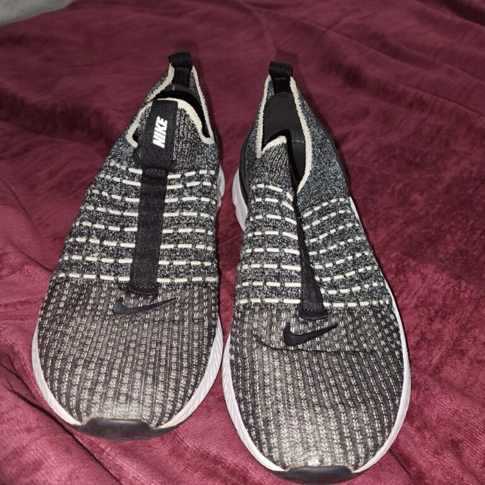 Nike React Phantom Run Flyknit 2 - Men’s size 6 Women’s Size 8